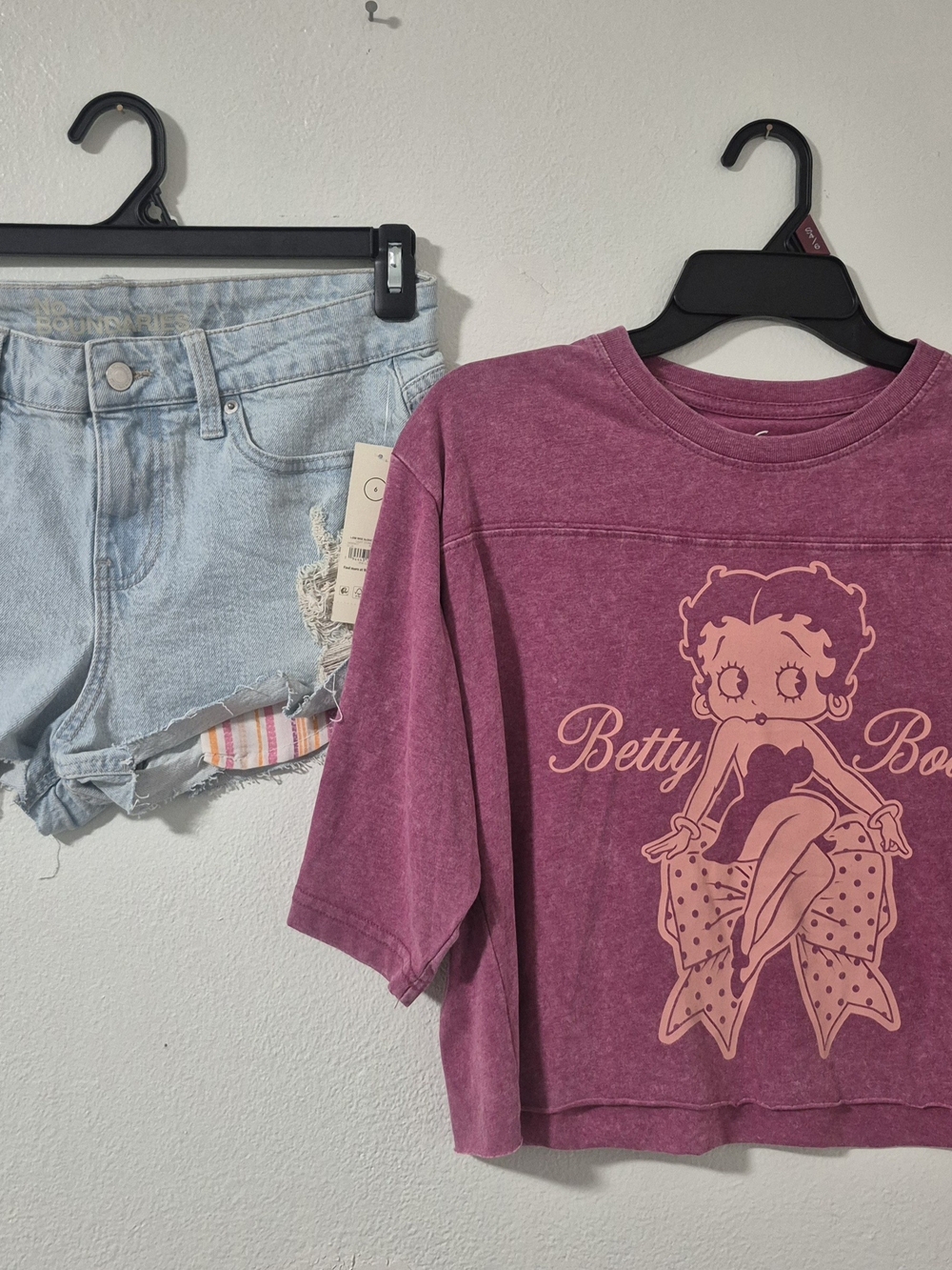 Betty Boop Burgundy Women's Graphic Tee With Slouchy Shorts - Picture 1 of 9